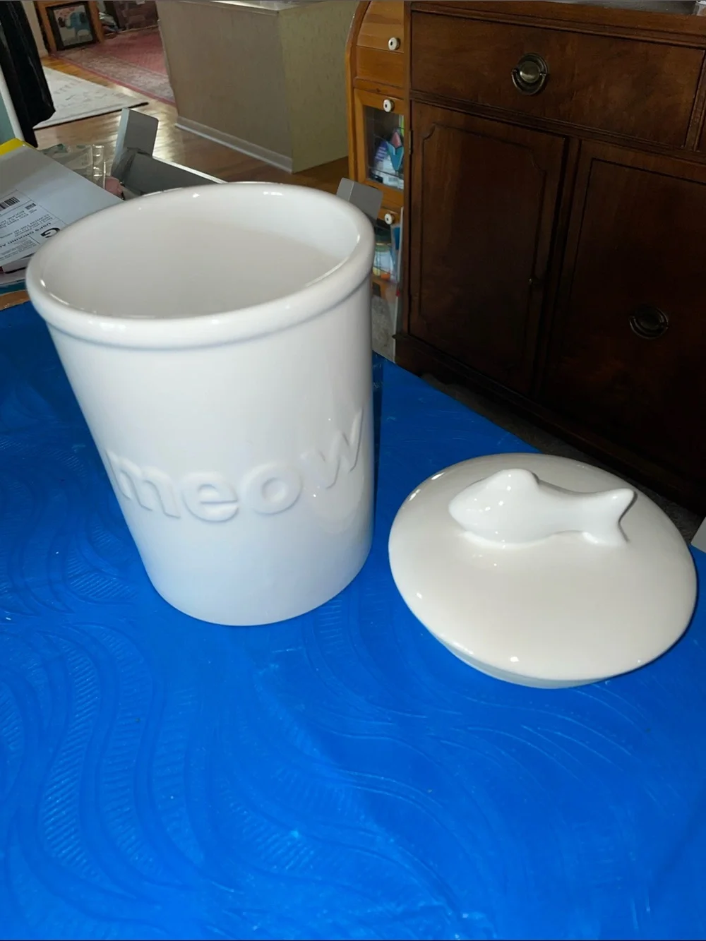 Park Life White Ceramic Cat Treat Jar with Lid